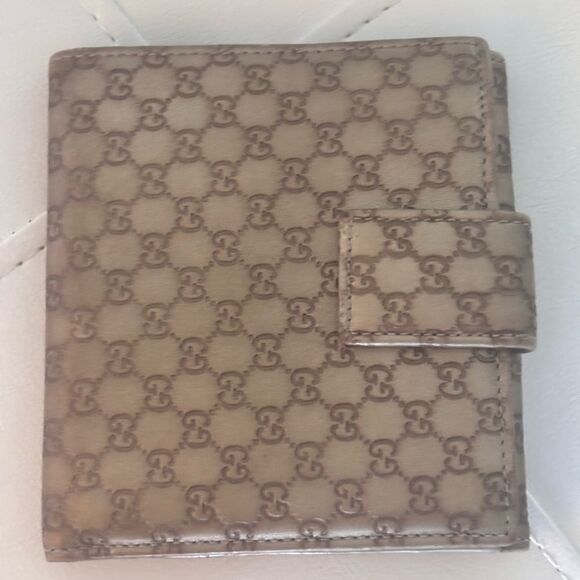 Vintage GUCCI W Hook Purse made from Gutchishima leather with a dust bag. - Picture 9 of 10